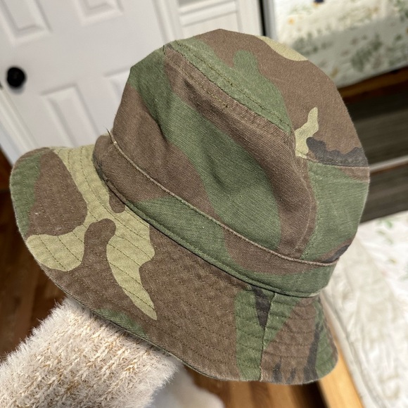 Aritzia TNA army bucket hat - Picture 2 of 3
